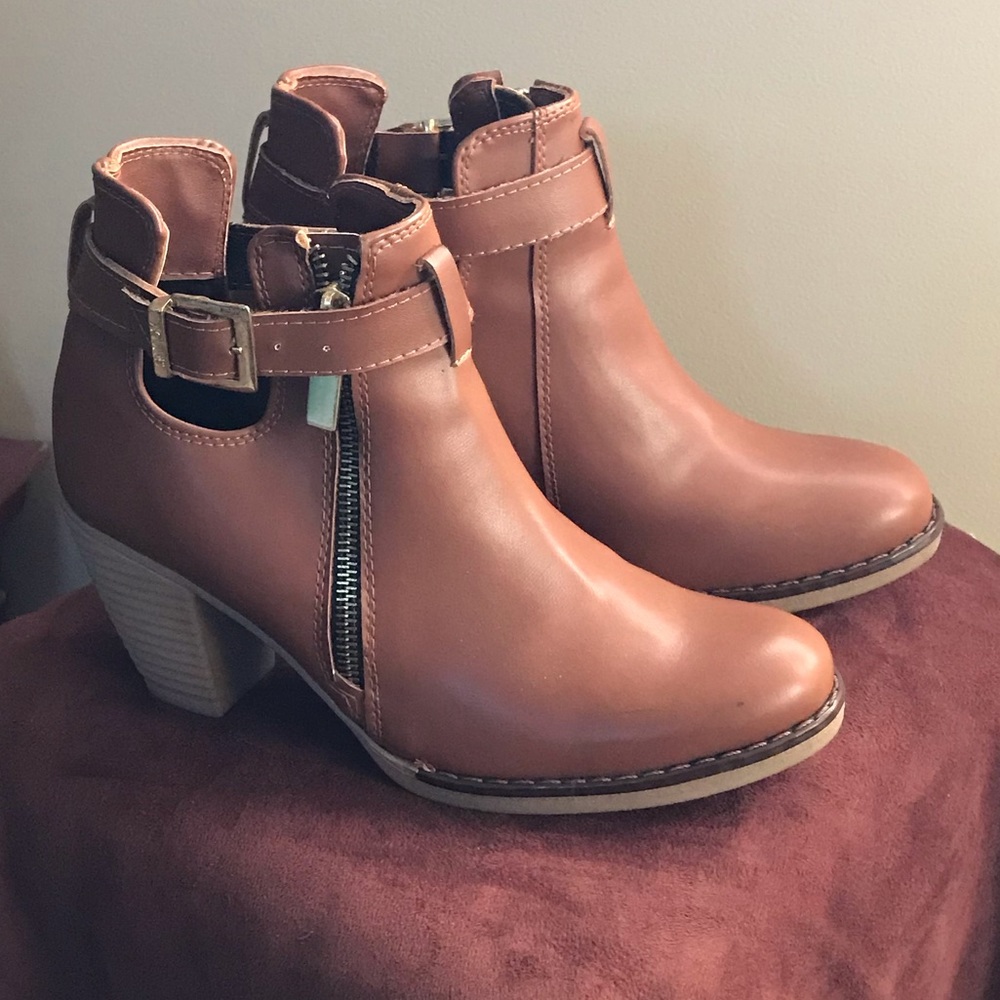 Aquiles Ankle Booties Sz. 7